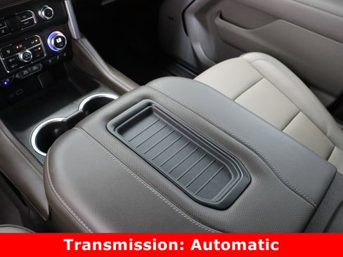 Used 2024 GMC Yukon XL SLT w/ SLT Premium Package image 18