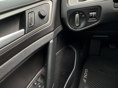 Used 2015 Volkswagen Golf S FWD image 15