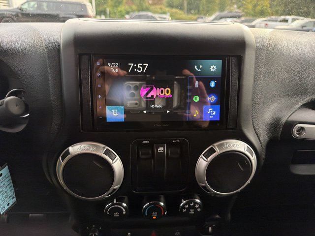 Used 2017 Jeep Wrangler Sahara w/ Connectivity Group AWD/4WD image 19