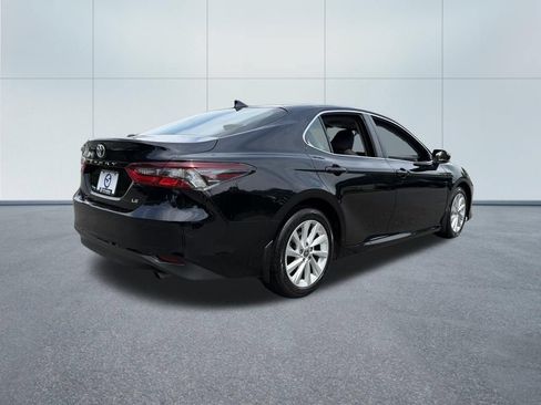 Used 2022 Toyota Camry LE w/ Convenience Package FWD image 5