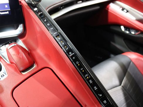 Used 2022 Chevrolet Corvette Stingray Preferred Cpe w/ Z51 Performance Package RWD image 31
