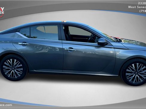 Used 2023 Nissan Altima 2.5 SV image 4
