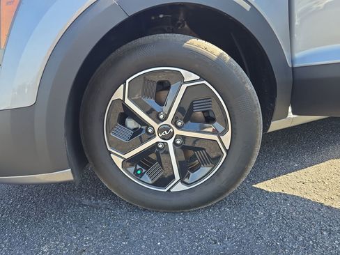 Used 2025 Kia Niro LX image 26