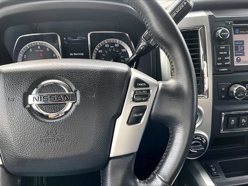 Used 2018 Nissan Titan SV w/ SV Convenience Package AWD/4WD image 20
