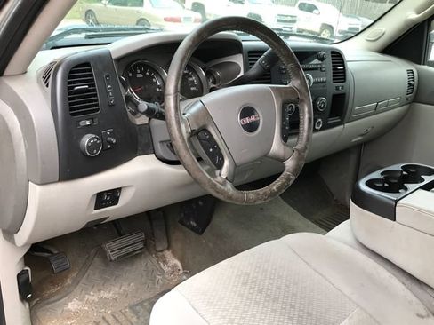Used 2007 GMC Sierra 2500 SLE w/ Z71 Off-Road Package AWD/4WD image 4