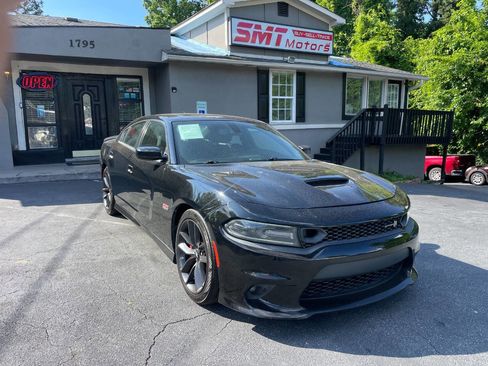 Used 2019 Dodge Charger Scat Pack RWD image 4
