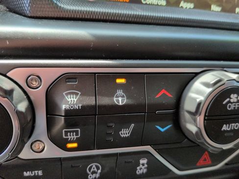 Used 2023 Jeep Wrangler Unlimited Sahara AWD/4WD image 29