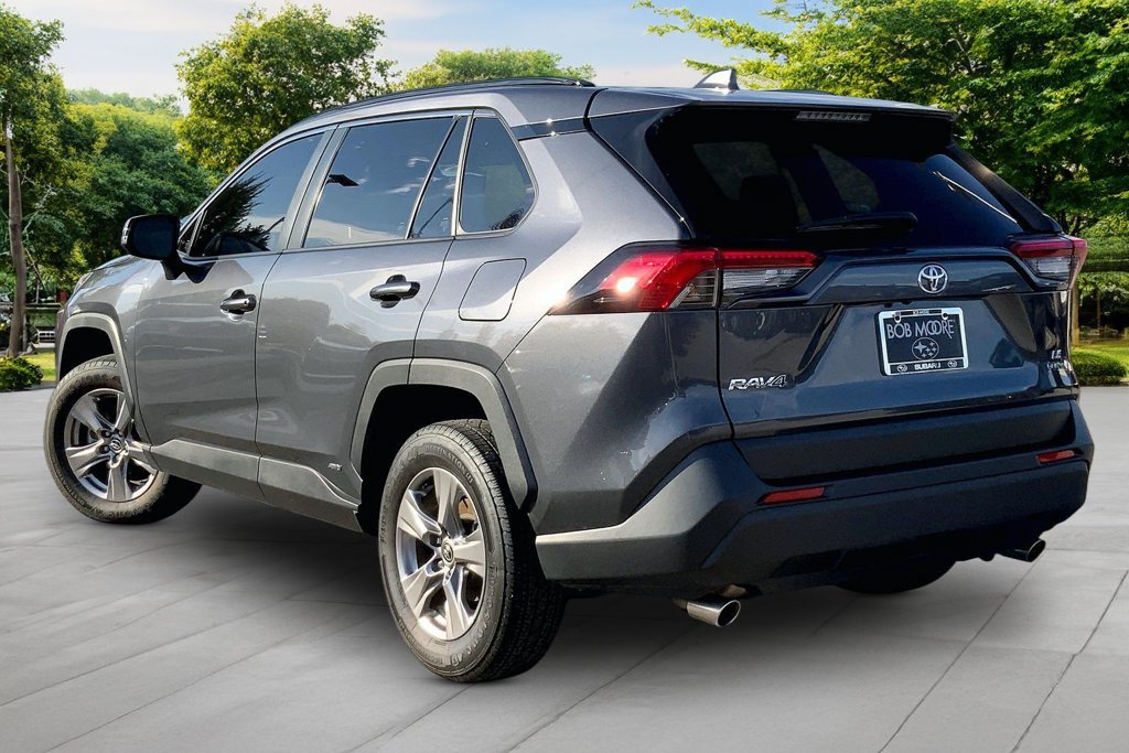 Used 2025 Toyota RAV4 LE AWD/4WD image 4