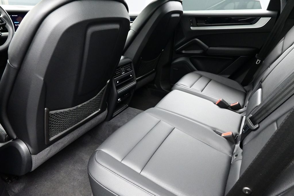 Certified 2024 Porsche Cayenne AWD/4WD image 15