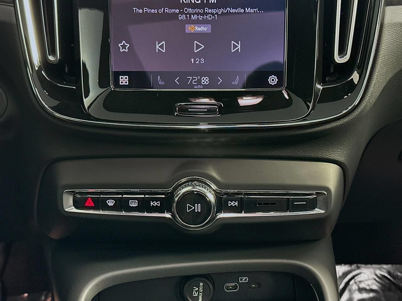 Used 2023 Volvo XC40 Recharge Plus AWD/4WD image 16