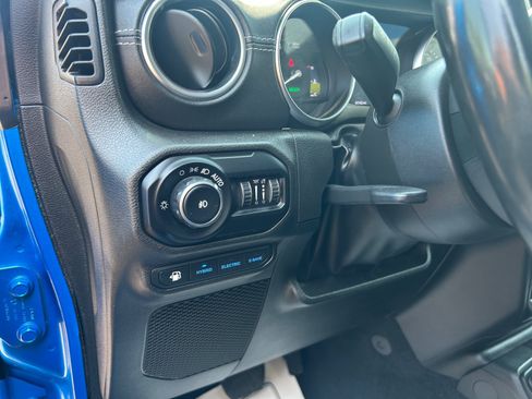 Used 2022 Jeep Wrangler Unlimited Sahara w/ Safety Group AWD/4WD image 12