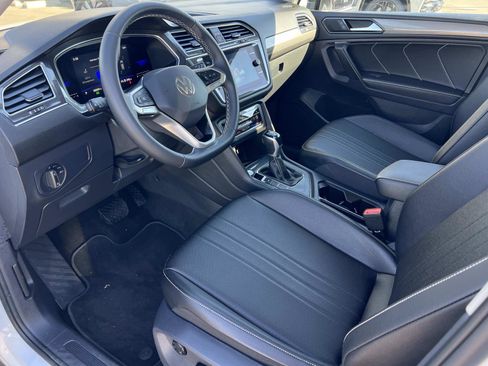 Certified 2022 Volkswagen Tiguan SE image 5
