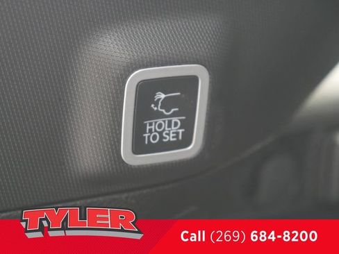 Certified 2024 Jeep Grand Cherokee Limited AWD/4WD image 18