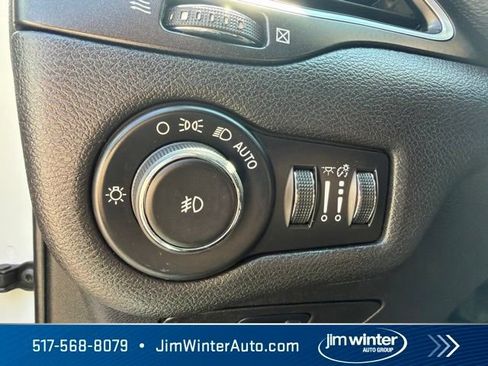 Used 2019 Jeep Cherokee Trailhawk w/ Cold Weather Group AWD/4WD image 21