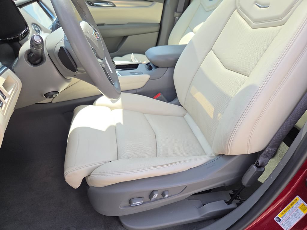 Used 2017 Cadillac XT5 Luxury FWD image 6