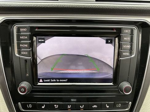 Used 2017 Volkswagen Passat 1.8T R-Line FWD image 18