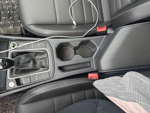 Used 2024 Volkswagen Jetta SE image 9