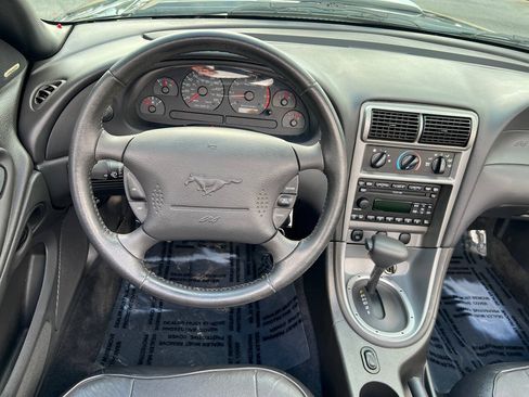 Used 2004 Ford Mustang Convertible RWD image 19