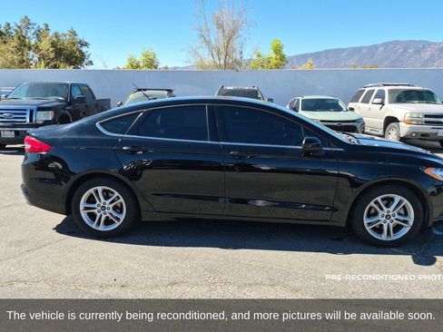 Used 2018 Ford Fusion SE w/ Fusion SE Technology Package FWD image 4