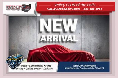 Used 2024 Chrysler Pacifica Touring-L FWD image 1