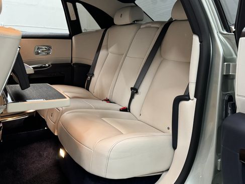 Used 2015 Rolls-Royce Ghost RWD image 40