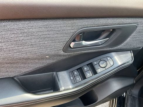Used 2021 Nissan Rogue SV FWD image 11