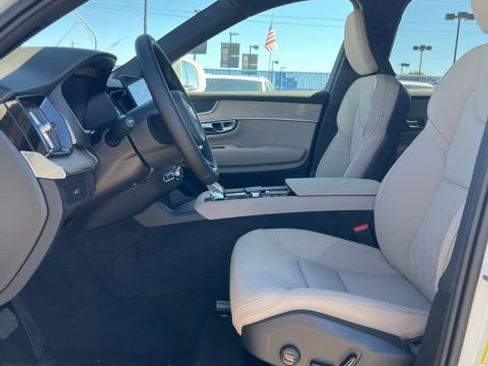 New 2026 Volvo XC90 B5 Core image 21