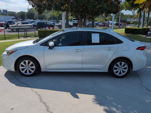 Used 2020 Toyota Corolla LE FWD image 7