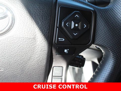 Used 2022 Toyota Tacoma TRD Off-Road AWD/4WD image 18