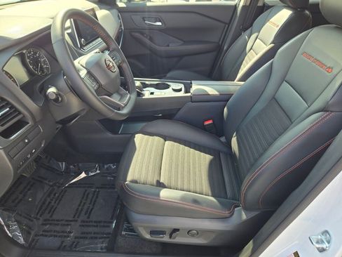 Used 2025 Nissan Rogue SV AWD/4WD image 17