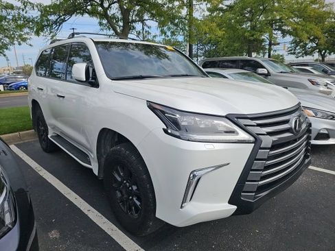 Used 2017 Lexus LX 570 4WD w/ Luxury Package image 2