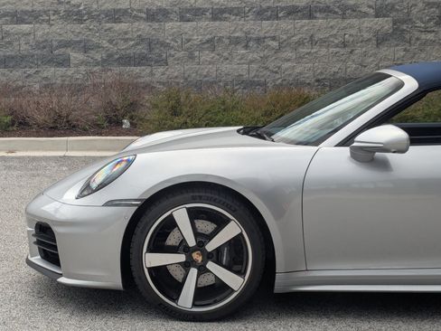 Certified 2025 Porsche 911 Carrera RWD image 12