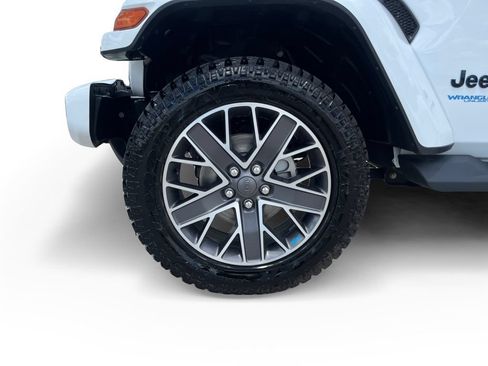 Used 2022 Jeep Wrangler Unlimited Sahara AWD/4WD image 31