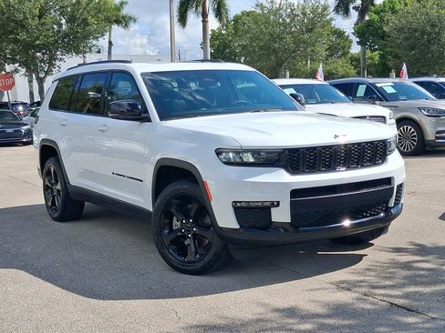 Used 2024 Jeep Grand Cherokee L Limited w/ Black Appearance Package AWD/4WD image 23