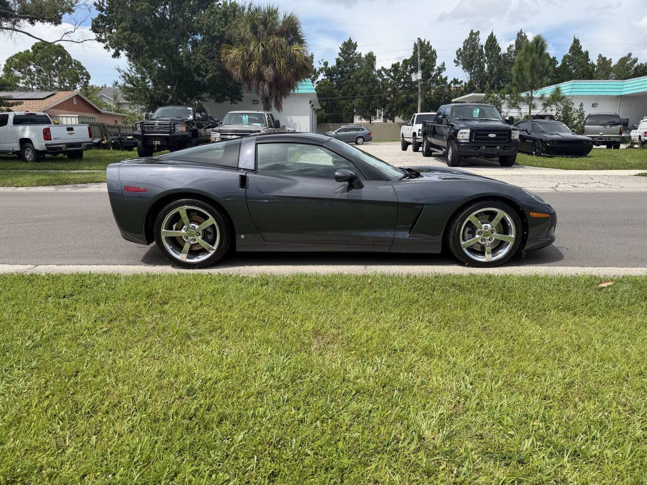 Used 2009 Chevrolet Corvette Coupe w/ Z51 Performance Package RWD image 7
