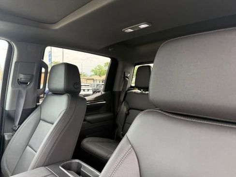 Used 2025 Chevrolet Silverado 1500 LT Trail Boss w/ Convenience Package II AWD/4WD image 9