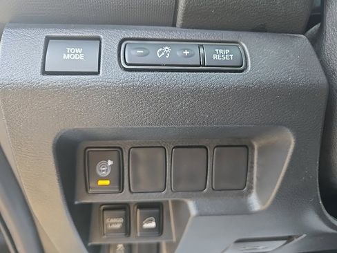 Used 2022 Nissan Frontier SV w/ Technology Package image 13