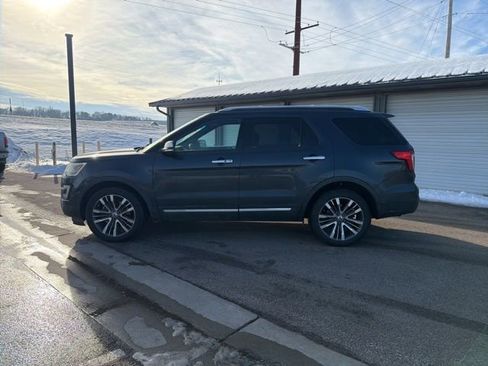 Used 2017 Ford Explorer Platinum image 4