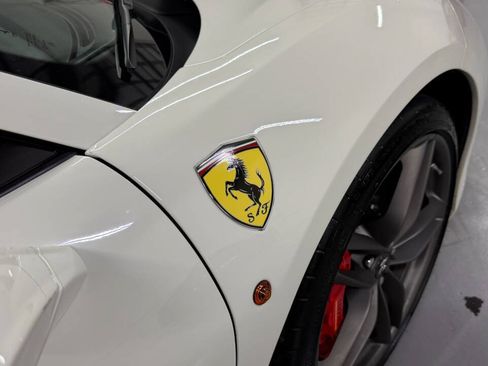 Used 2019 Ferrari 488 Spider RWD image 9
