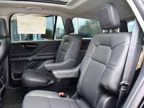 Used 2025 Lincoln Aviator AWD image 23