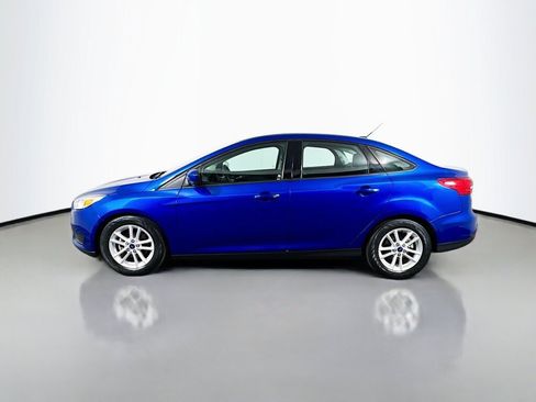 Used 2018 Ford Focus SE FWD image 2