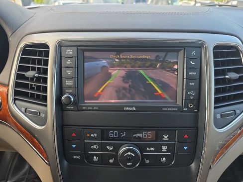 Used 2012 Jeep Grand Cherokee Overland AWD/4WD image 9