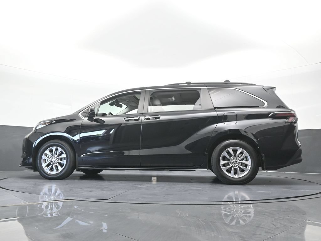 Used 2025 Toyota Sienna XLE w/ XLE Plus Package FWD image 61