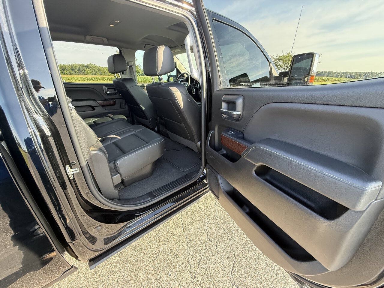 Used 2019 GMC Sierra 2500 SLT w/ Duramax Plus Package AWD/4WD image 14