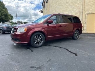 Used 2017 Dodge Grand Caravan SXT image 1