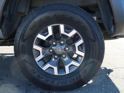 Used 2019 Toyota Tacoma TRD Off-Road image 45