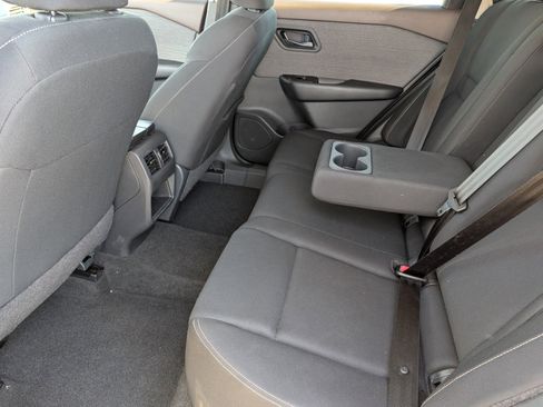 Used 2023 Nissan Rogue S image 7