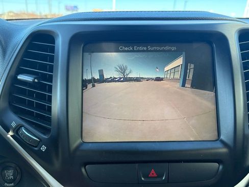 Used 2015 Jeep Cherokee Limited image 21