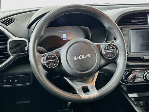 Used 2023 Kia Soul LX w/ LX Technology Package FWD image 18