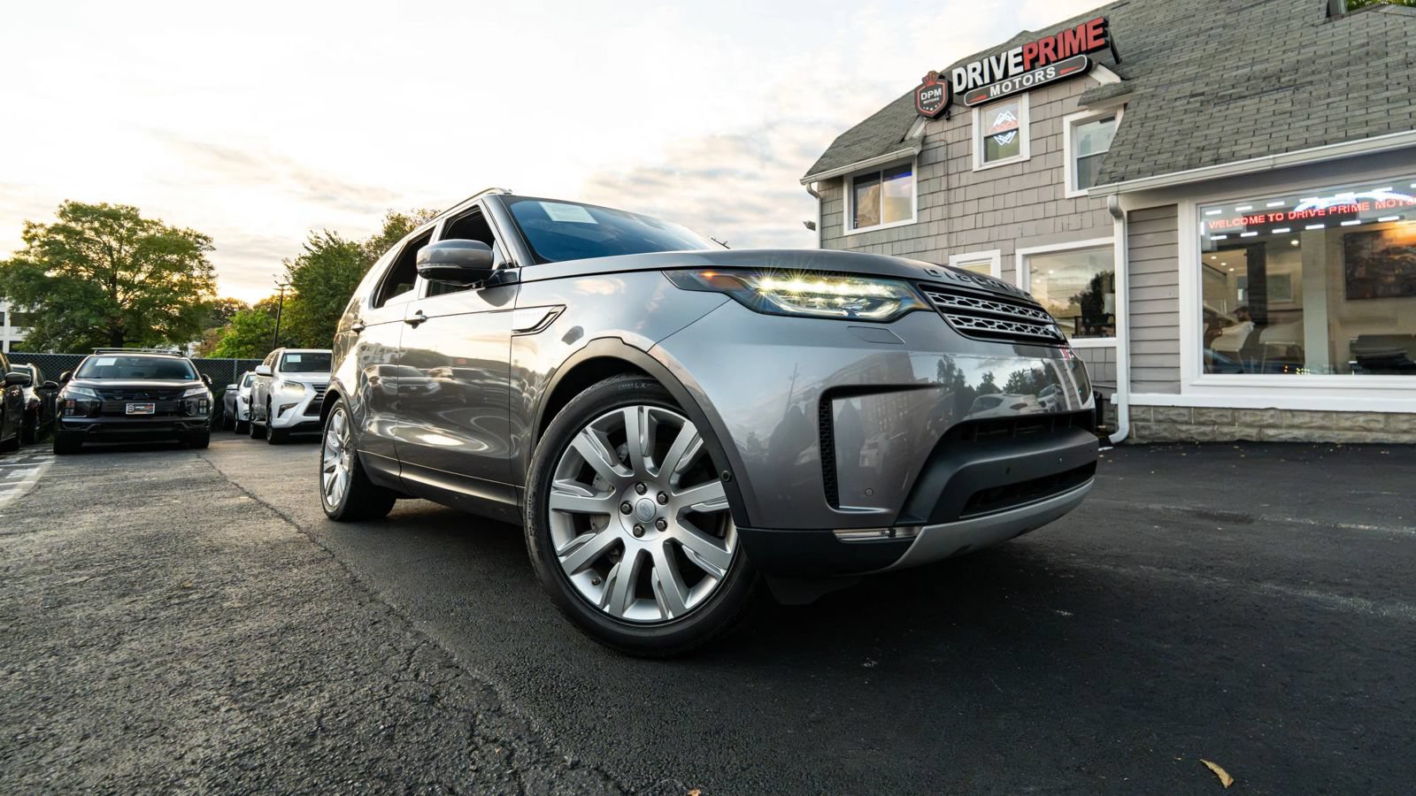 Used 2020 Land Rover Discovery HSE AWD/4WD image 1